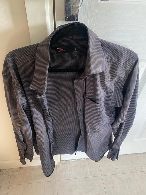  — Mens black & blue pin strip shirt size M.
