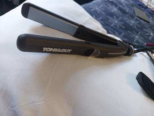  — Toni&Guy Hair Straightener