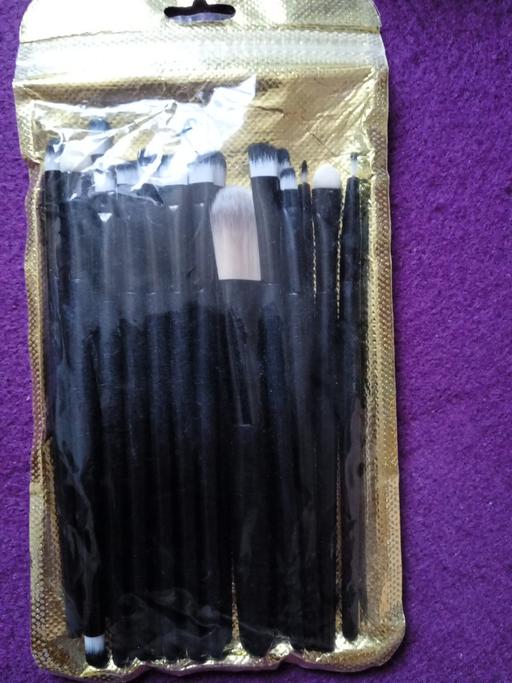  — new pack of 20 MAKE UP BRUSHES