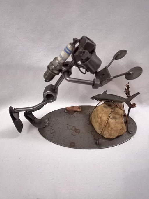  — HINZ & KUNST METAL SCULPTURE DIVER.