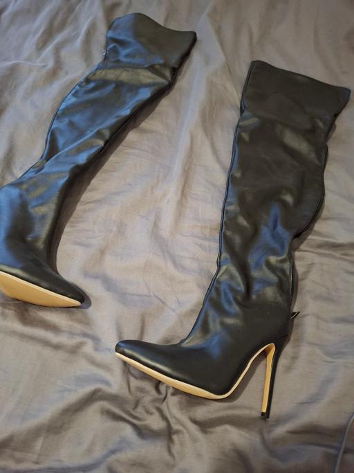  — NEVER WORN. Over the knee  thigh, black boots