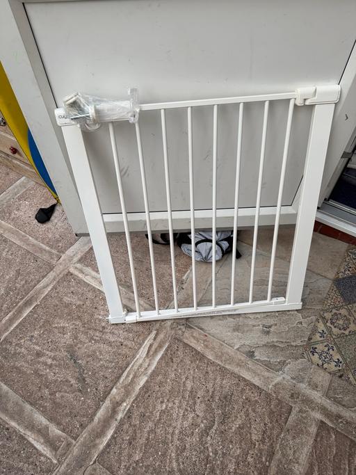  — Baby stair gate