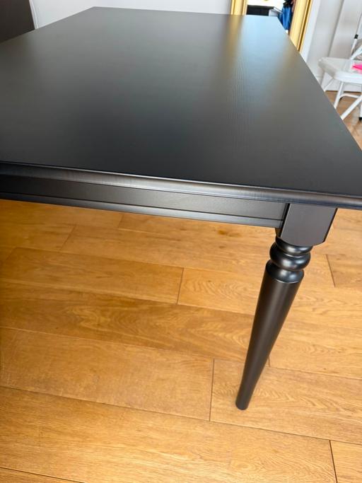  — Extendable dining table 6/8 seats