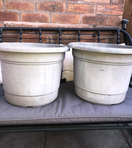  — Large plant pots