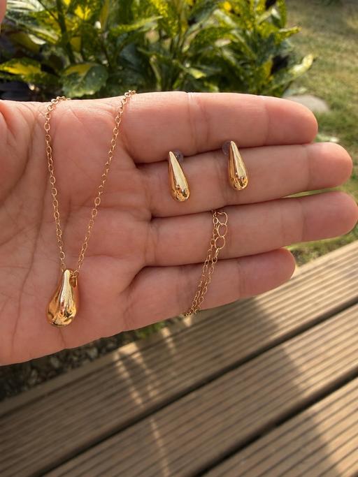  — Gold Teardrop Necklace & Earrings Set