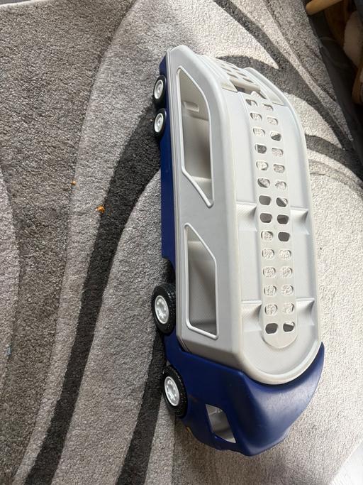  — Toy car transporter