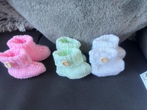  — Hugg newborn baby bootees