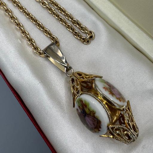  — Fabulous Vintage Courting Couple Necklace