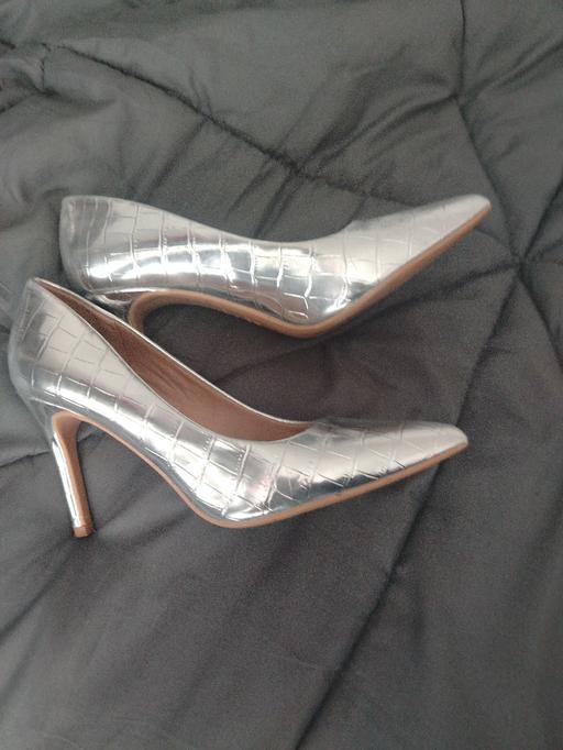  — silver high hells size 4