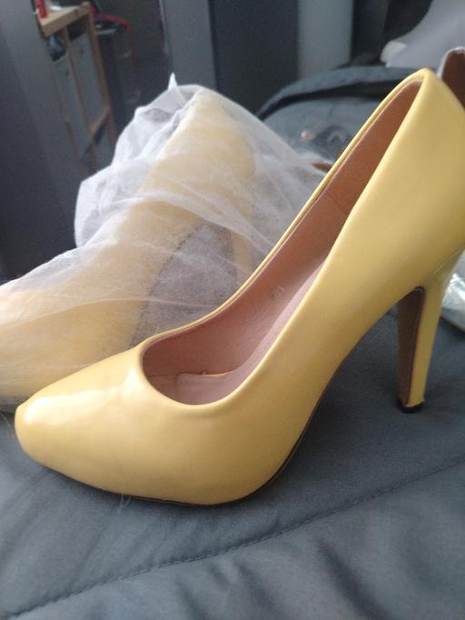  — high heels