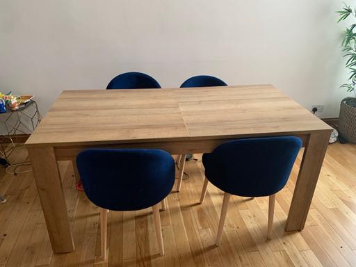  — Modern oak-effect rectangle dining table