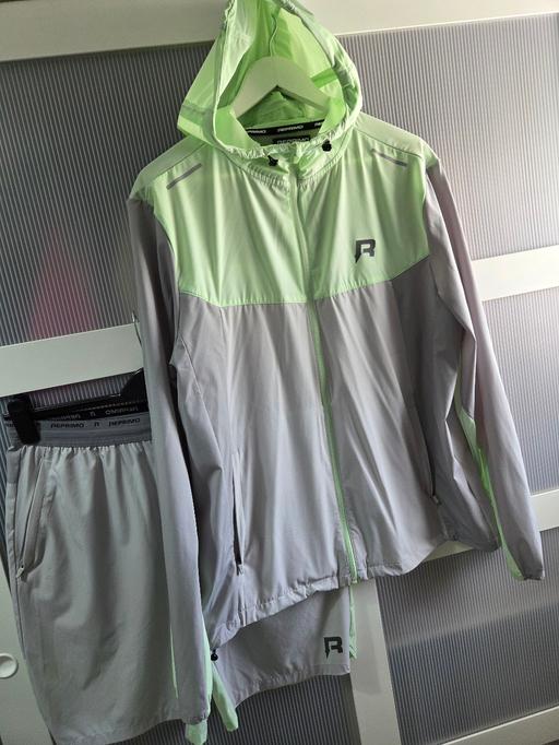  — Size L Reprimo jacket and shorts set