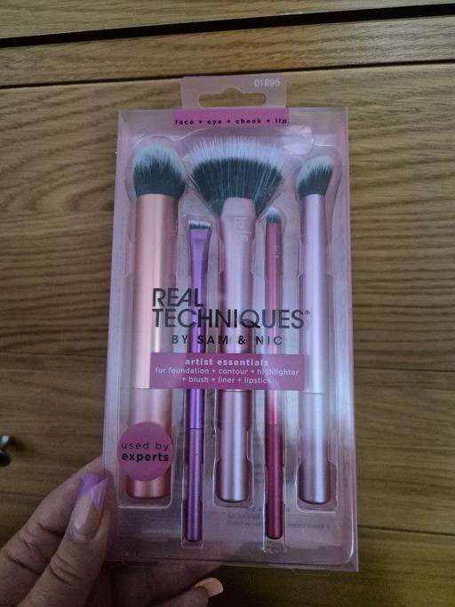  — new Real Techniques Makeup Brush Set