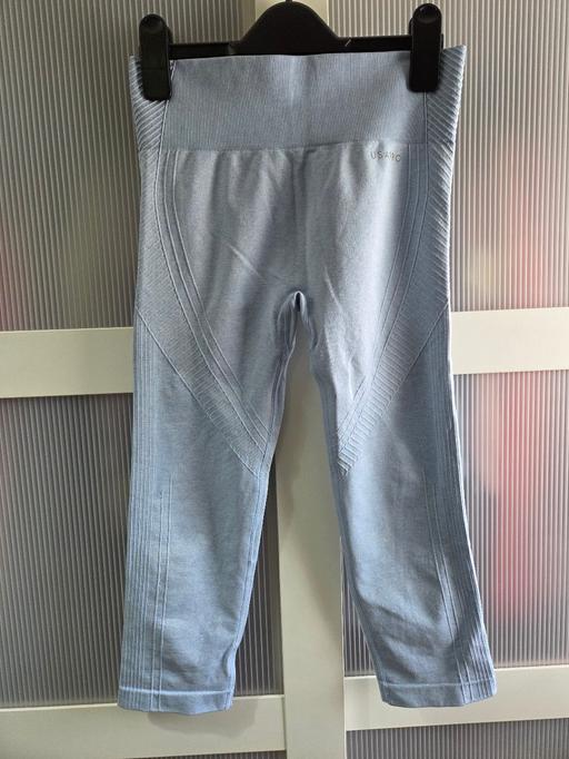  — Size 10 USAPRO light blue cropped leggings