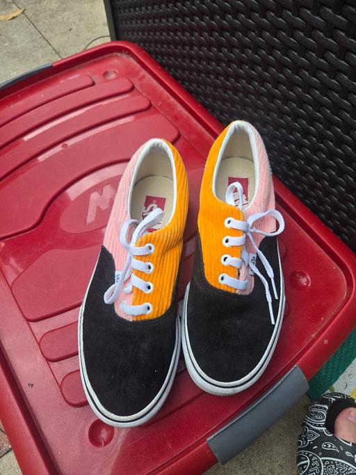  — vans trainers