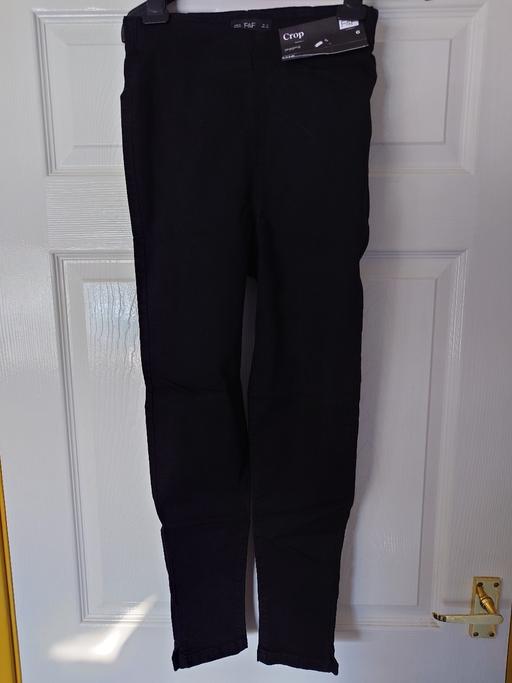  — Women's black crop jeggings size 6