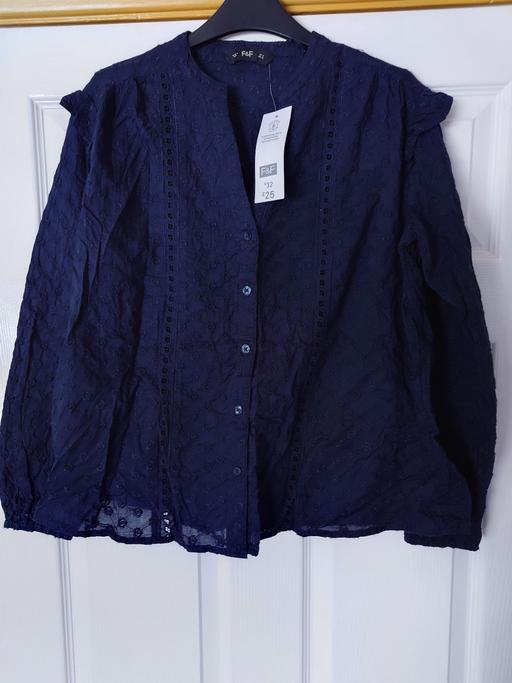  — Women's black patterned blouse size 6