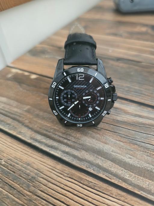  — Seconda men's watch
