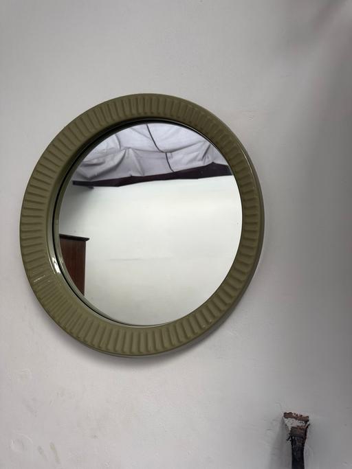  — 60s Mirror