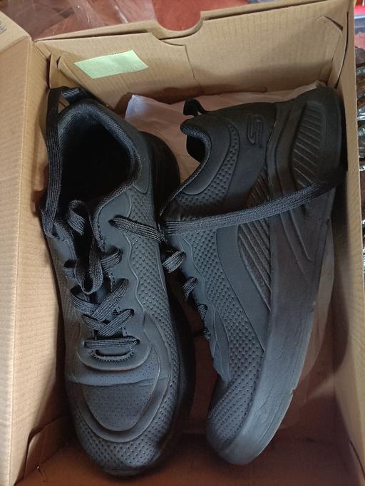  — black sketchers size 5