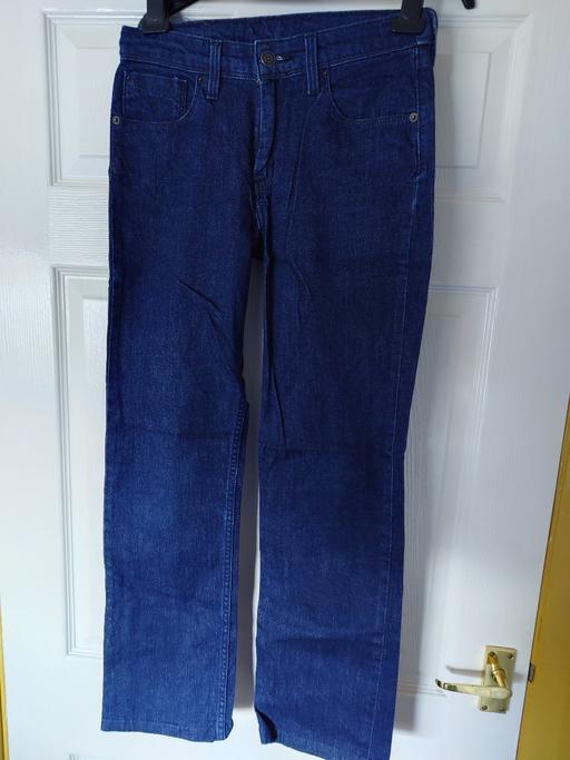  — Women's Levi's navy jeans size 28W 30L