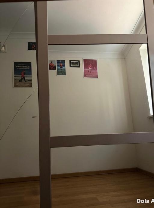  — Wardrobe door