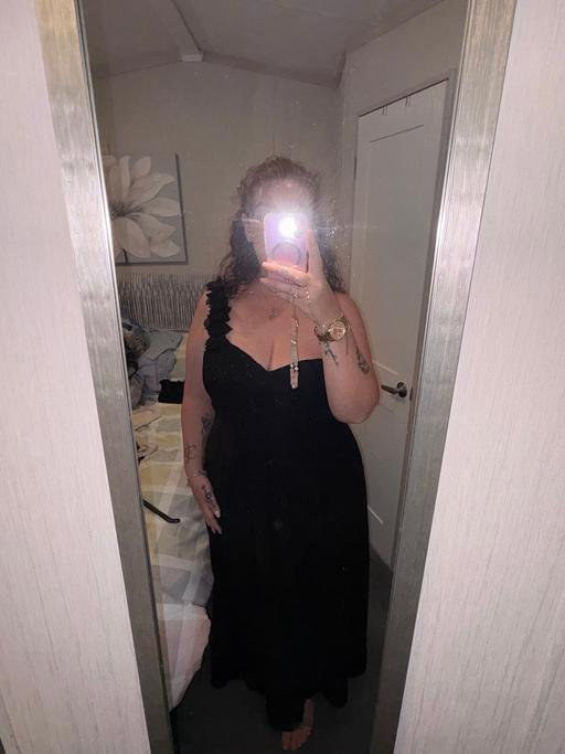  — Ever pretty black one shader maxi dress