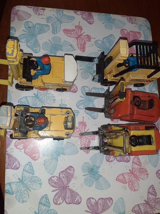  — forklift trucks selection small 