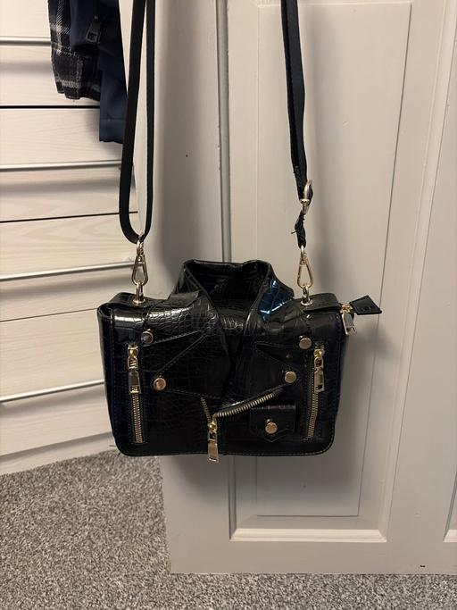  — Ladies crossbody shirt bag