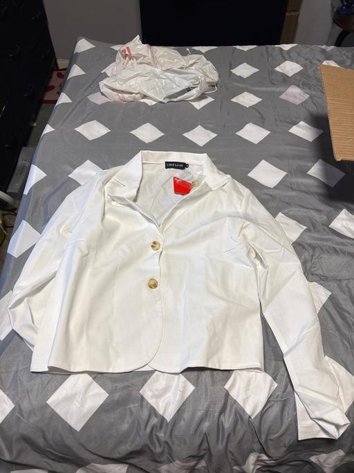  — White jacket