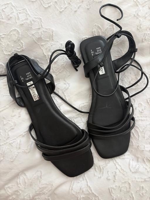  — Sandals size 5