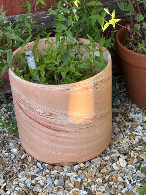  — Large plant pot