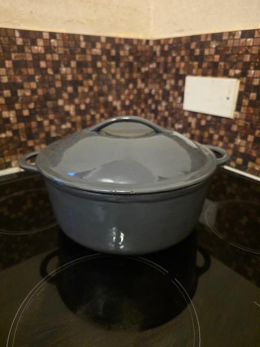  — GREY CAST IRON 24CM CASSEROLE DISH