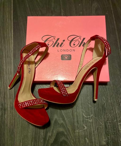  — BNIB Platform Heels Size 6