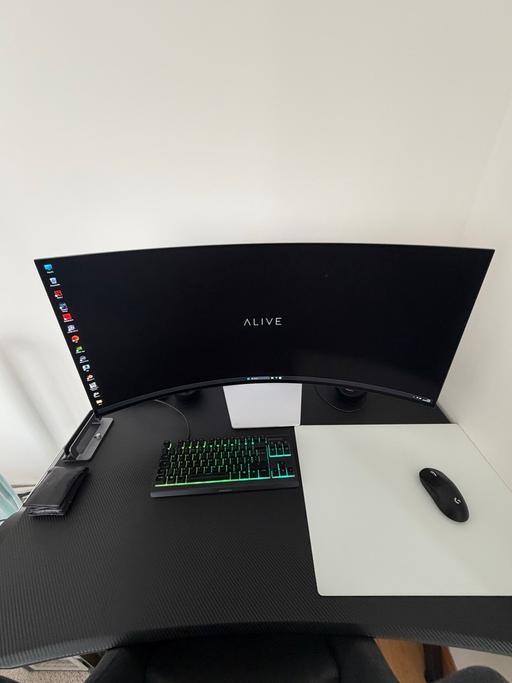  — LG ULTRAGEAR 39 inch Oled