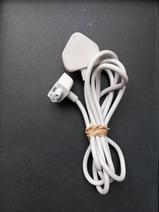  — Apple Genuine UK Power Adapter Extension Cabl