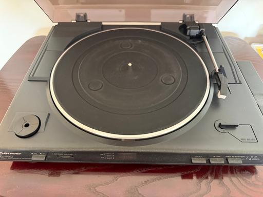  — Record player + amp + rosewood stand