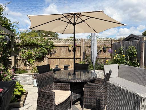  — Rattan style circular outdoor table, 4 chairs
