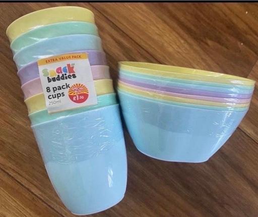  — Plastic cups & bowls set