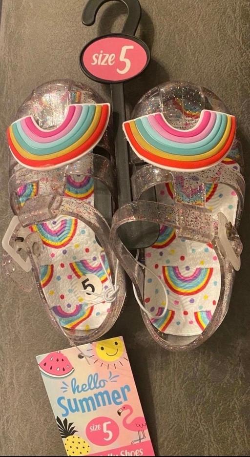  — Toddlers plastic sandals size 5