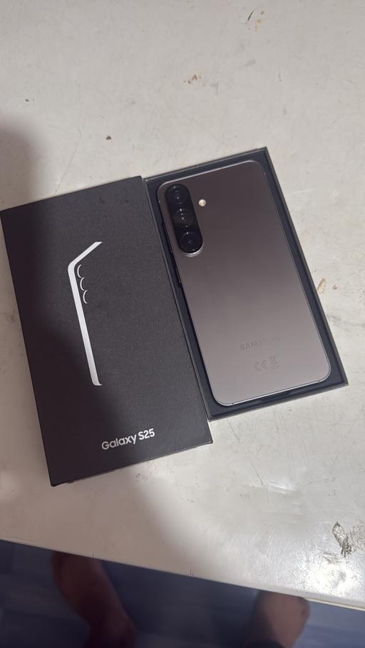  — Samsung galaxy s25 unlocked like new