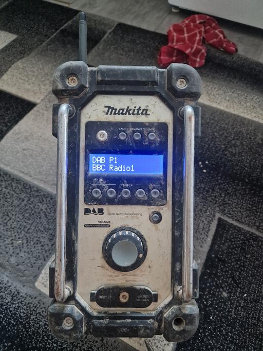  — makita 18v dab radio
