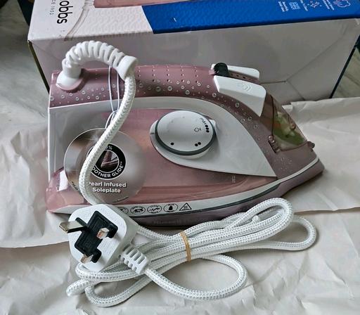  — Pearl Glide 2600W Steam Iron (slight crack)