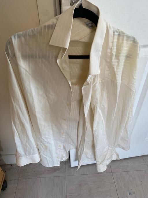  — Mens white long sleeve shirt size M.