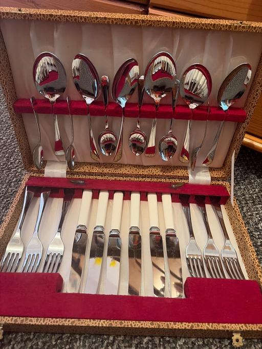 — Stainless steel, cutlery set