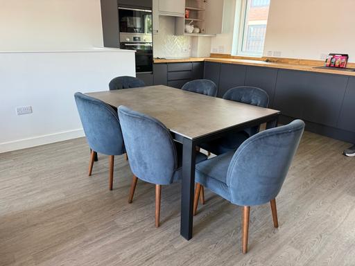  — Dining table + 6 chairs