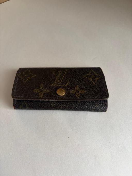  — Lv key holder