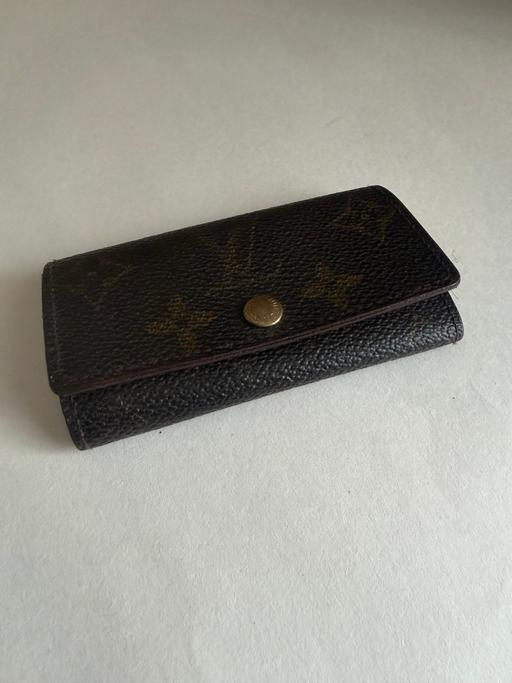  — Lv key holder