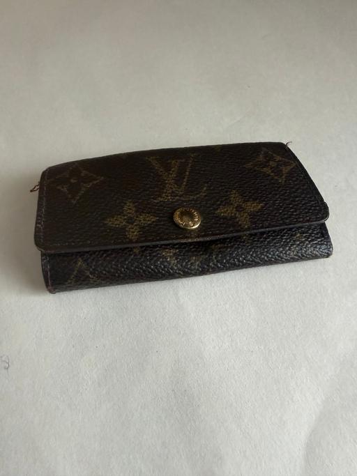  — Lv key holder wallet