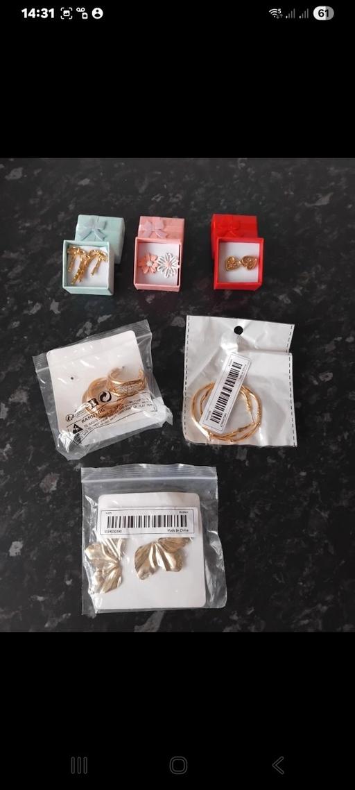  — 6 Pairs Ear-rings.